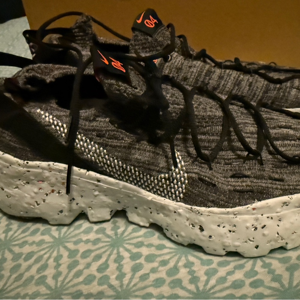 Nike men’s 11 Space Hippie 04